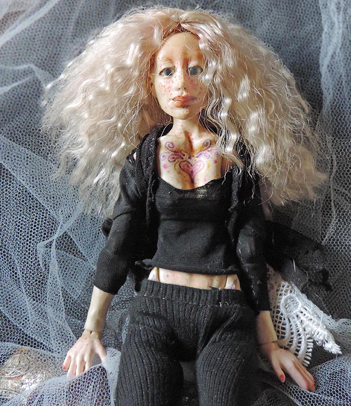 Buffa Dolls | Emma | Boneca Articulada Artesanal de Biscuit