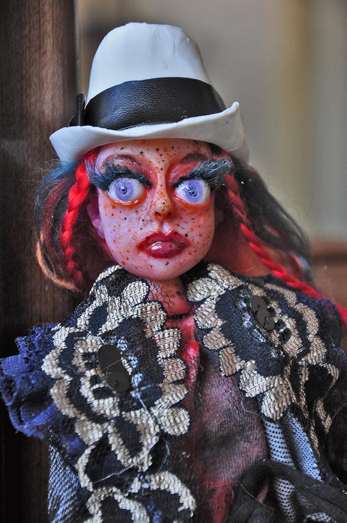 Buffa Dolls | Owla | Boneca Articulada Artesanal de Biscuit